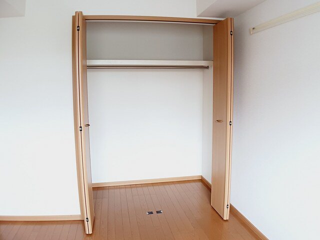 ウエスト ファイブ ヒルズ 202・洋室 画像1 ウエスト ファイブ ヒルズ 202・洋室 画像1