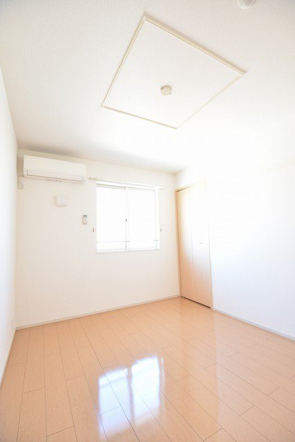 シェーネ・プラシードⅡ 201・洋室 画像8 シェーネ・プラシードⅡ 201・洋室 画像8