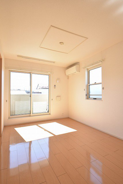 シェーネ・プラシードⅡ 201・洋室 画像2 シェーネ・プラシードⅡ 201・洋室 画像2