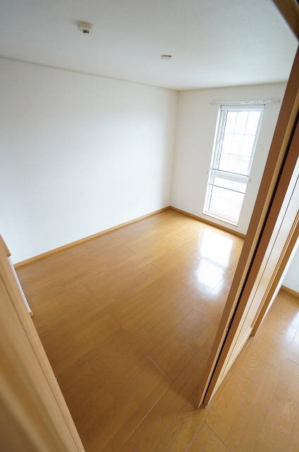 ソレイユルヴァン丸内 203・洋室 画像1